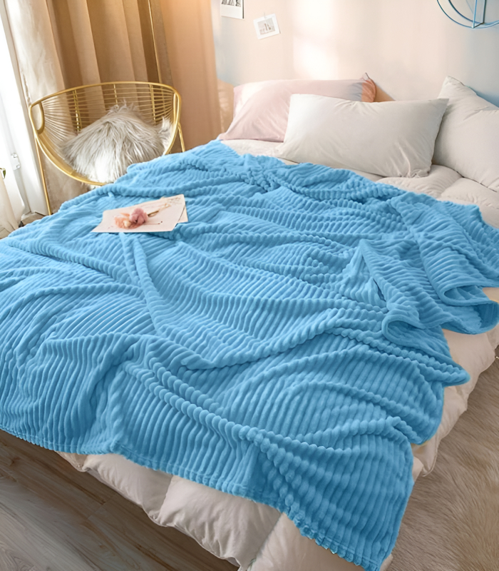 Топло одеяло wellsoft детайл от мека двулицева текстура Меко одеяло двулицево wellsoft 210x230 см топло и пухкаво