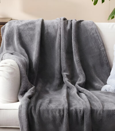 SEO Оптимизация за "двойно одеяло" - Wellsoft Одеяло Антрацит 220x230 🎯 Целеви Ключови Фрази Основна: двойно одеяло Вторични: одеяло за легло, меко одеяло, стилно одеяло, плюшено одеяло, одеяло за спалня, двустранно одеяло 🔗 Оптимизиран URL Slug Текущ: /wellsoft-odeyalo-antracit-220x230/ Препоръчан: /dvoyno-odeyalo-wellsoft-antracit-220x230-plyusheno/ Поставя "двойно одеяло" в началото и включва "антрацит" и "плюшено" като ключови характеристики 📄 Page Title (H1) Текущ: "Wellsoft Одеяло Антрацит 220×230 – Двустранно Плюшено Телевизионно Одеяло" Препоръчан: "Двойно Одеяло Антрацит 220x230 см - Плюшено Меко Одеяло за Легло" Поставя "двойно одеяло" на първо място и добавя "плюшено", "меко одеяло", "одеяло за легло" 🏷️ Meta Title (до 60 символа) Текущ: "Wellsoft Одеяло Антрацит 220x230 – Двустранно Плюшено Телевизионно Одеяло - Hrimar Comfort качествено спално бельо" Препоръчан: "Двойно Одеяло Антрацит 220x230 см | Hrimar Comfort" Фокус върху "двойно одеяло" като основна ключова фраза с верните размери 📝 Meta Description (до 160 символа) Текущ: "Пухкаво и меко Wellsoft одеяло с размер 220×230 см в елегантен антрацитен цвят..." Препоръчан: