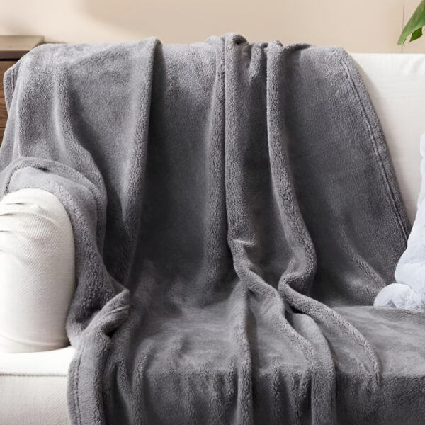 SEO Оптимизация за "двойно одеяло" - Wellsoft Одеяло Антрацит 220x230 🎯 Целеви Ключови Фрази Основна: двойно одеяло Вторични: одеяло за легло, меко одеяло, стилно одеяло, плюшено одеяло, одеяло за спалня, двустранно одеяло 🔗 Оптимизиран URL Slug Текущ: /wellsoft-odeyalo-antracit-220x230/ Препоръчан: /dvoyno-odeyalo-wellsoft-antracit-220x230-plyusheno/ Поставя "двойно одеяло" в началото и включва "антрацит" и "плюшено" като ключови характеристики 📄 Page Title (H1) Текущ: "Wellsoft Одеяло Антрацит 220×230 – Двустранно Плюшено Телевизионно Одеяло" Препоръчан: "Двойно Одеяло Антрацит 220x230 см - Плюшено Меко Одеяло за Легло" Поставя "двойно одеяло" на първо място и добавя "плюшено", "меко одеяло", "одеяло за легло" 🏷️ Meta Title (до 60 символа) Текущ: "Wellsoft Одеяло Антрацит 220x230 – Двустранно Плюшено Телевизионно Одеяло - Hrimar Comfort качествено спално бельо" Препоръчан: "Двойно Одеяло Антрацит 220x230 см | Hrimar Comfort" Фокус върху "двойно одеяло" като основна ключова фраза с верните размери 📝 Meta Description (до 160 символа) Текущ: "Пухкаво и меко Wellsoft одеяло с размер 220×230 см в елегантен антрацитен цвят..." Препоръчан: