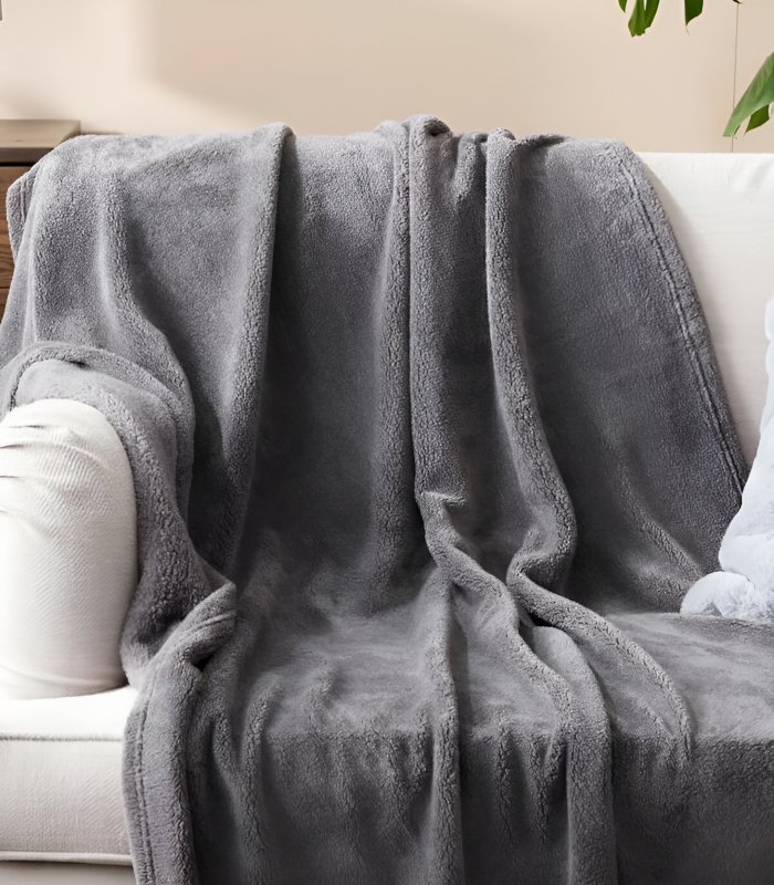 SEO Оптимизация за "двойно одеяло" - Wellsoft Одеяло Антрацит 220x230 🎯 Целеви Ключови Фрази Основна: двойно одеяло Вторични: одеяло за легло, меко одеяло, стилно одеяло, плюшено одеяло, одеяло за спалня, двустранно одеяло 🔗 Оптимизиран URL Slug Текущ: /wellsoft-odeyalo-antracit-220x230/ Препоръчан: /dvoyno-odeyalo-wellsoft-antracit-220x230-plyusheno/ Поставя "двойно одеяло" в началото и включва "антрацит" и "плюшено" като ключови характеристики 📄 Page Title (H1) Текущ: "Wellsoft Одеяло Антрацит 220×230 – Двустранно Плюшено Телевизионно Одеяло" Препоръчан: "Двойно Одеяло Антрацит 220x230 см - Плюшено Меко Одеяло за Легло" Поставя "двойно одеяло" на първо място и добавя "плюшено", "меко одеяло", "одеяло за легло" 🏷 Meta Title (до 60 символа) Текущ: "Wellsoft Одеяло Антрацит 220x230 – Двустранно Плюшено Телевизионно Одеяло - Hrimar Comfort качествено спално бельо" Препоръчан: "Двойно Одеяло Антрацит 220x230 см | Hrimar Comfort" Фокус върху "двойно одеяло" като основна ключова фраза с верните размери 📝 Meta Description (до 160 символа) Текущ: "Пухкаво и меко Wellsoft одеяло с размер 220×230 см в елегантен антрацитен цвят..." Препоръчан: