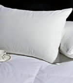 Естествена възглавница размер 50x70 см лека 600 грама качествена