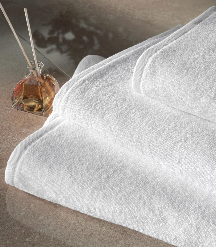 Бяла хавлия Themis детайл от 100% памучно качество
