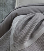 Декоративно покривало за спалня размери 220x240 сиво