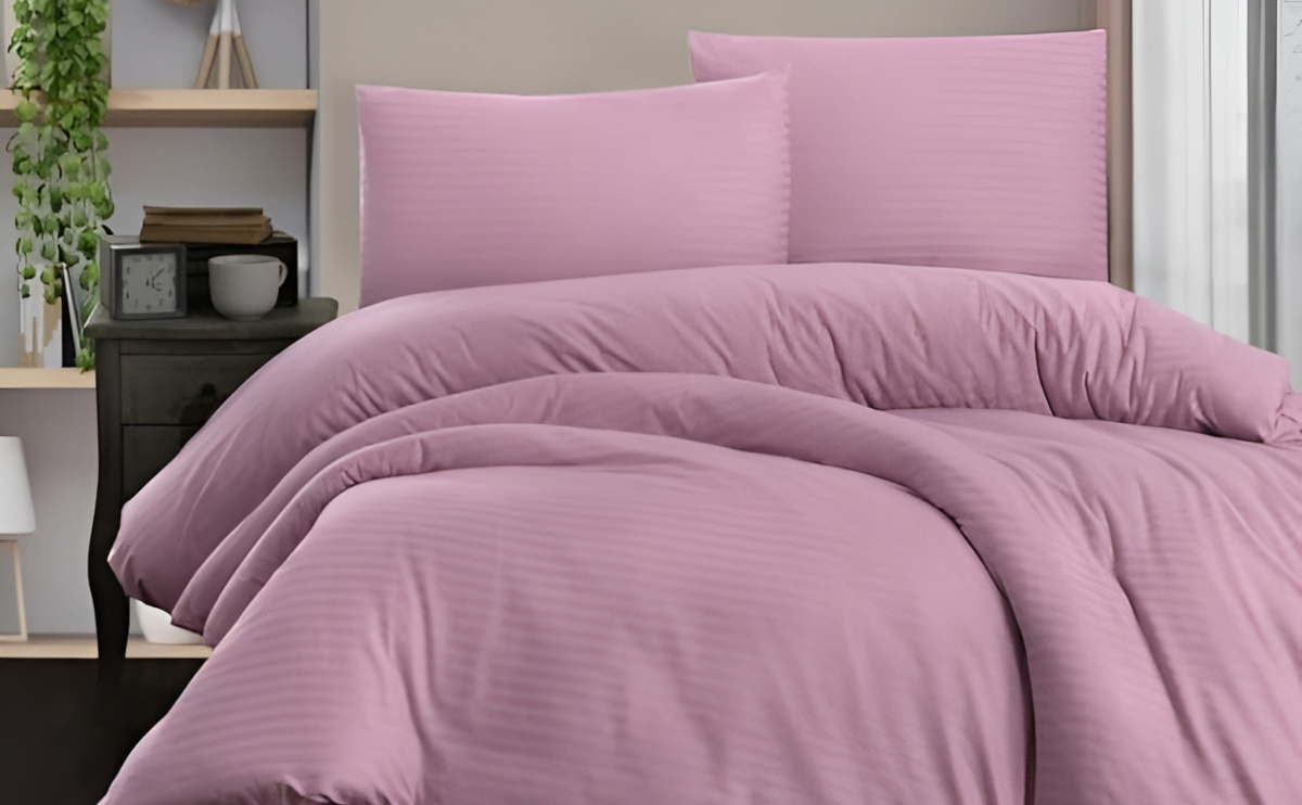 Луксозно спално бельо сатен в светъл цвят