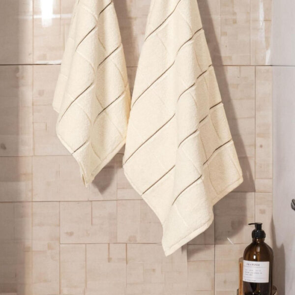 Памучна хавлия KareMicro 70x140 см бяла за баня