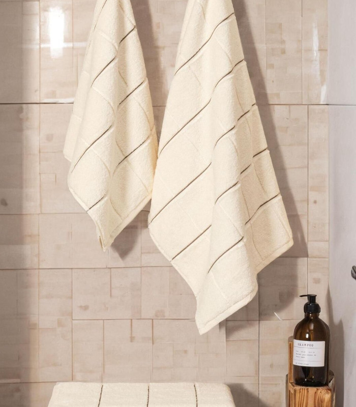 Луксозна Microcotton хавлия 70x140 см в бяло Памучна хавлия KareMicro 70x140 см бяла за баня